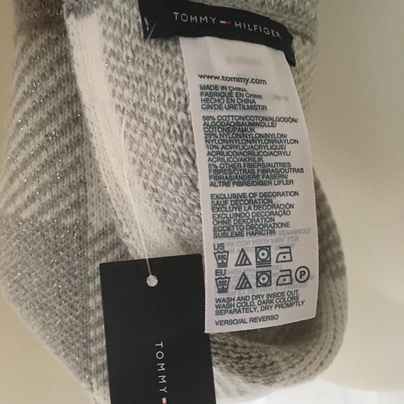 Tommy Hilfiger Plaid Scarf in Gray and White NWT - Picture 4 of 6